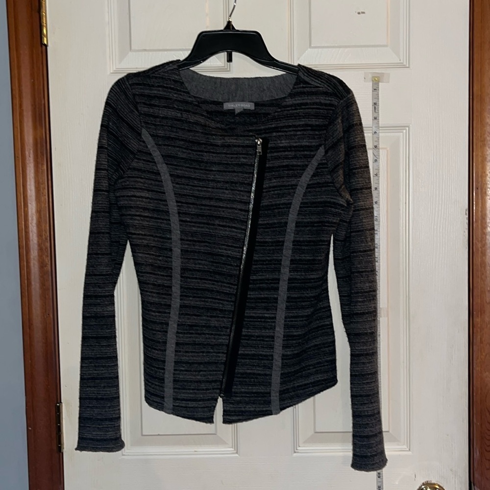 Tinley Road-XS-black& gray-100% wool, scoop neck,full zip, Moto blazer/cardigan.